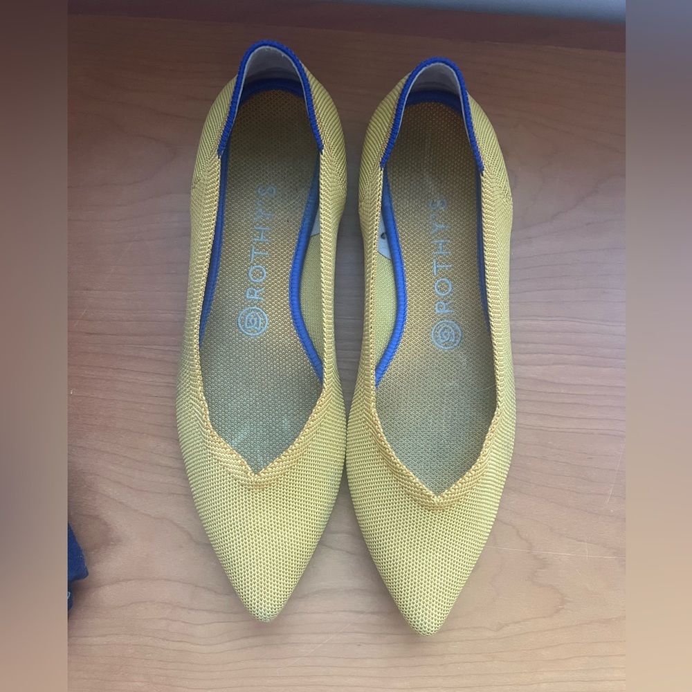 Rothys Pointed Toe Flats 9.5